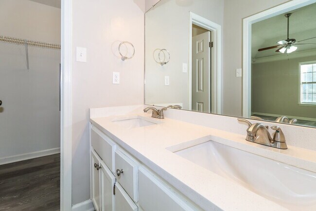 Building Photo - 2464 Green Glen Dr