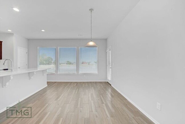Building Photo - New Listing! Enclave at Parker Village!