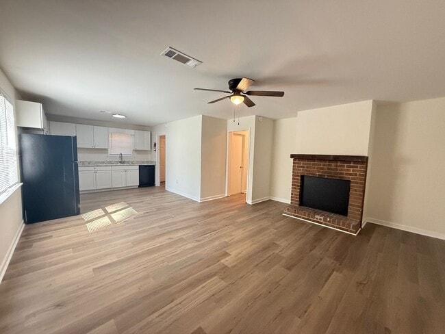 Building Photo - 1615/1617 Cedar Shoals Dr