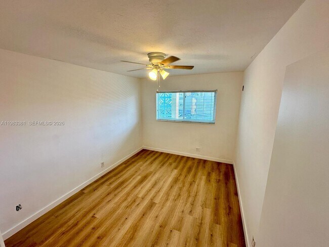 Building Photo - 455 Golden Isles Dr