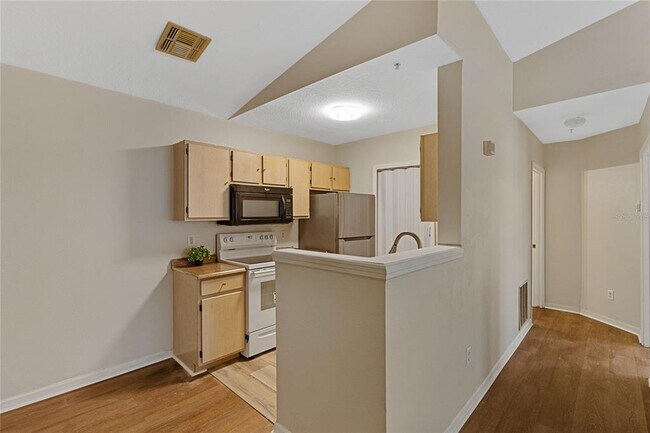 Building Photo - 4360 S Kirkman Rd