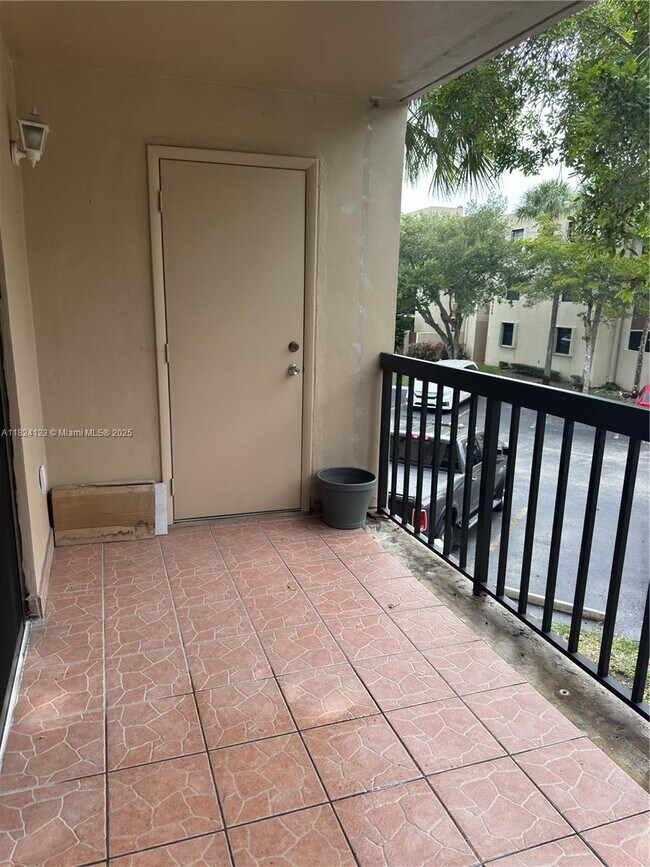 Building Photo - 10865 SW 112th Ave
