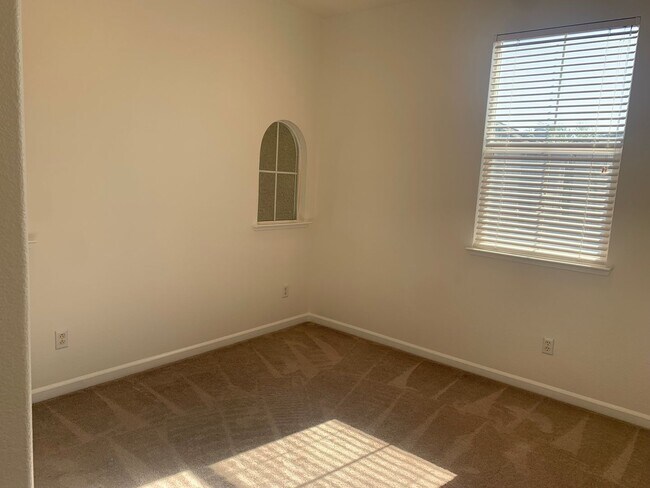 Building Photo - MOVE IN SPECIAL!!!  $500 OFF 1ST MO. RENT*