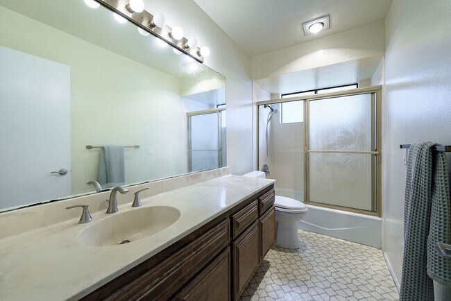 Building Photo - Spacious SDSU Townhome For Rent!