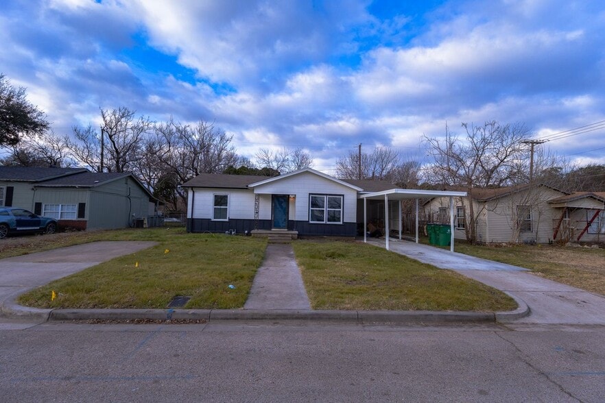 Building Photo - 1105 Spring Branch St