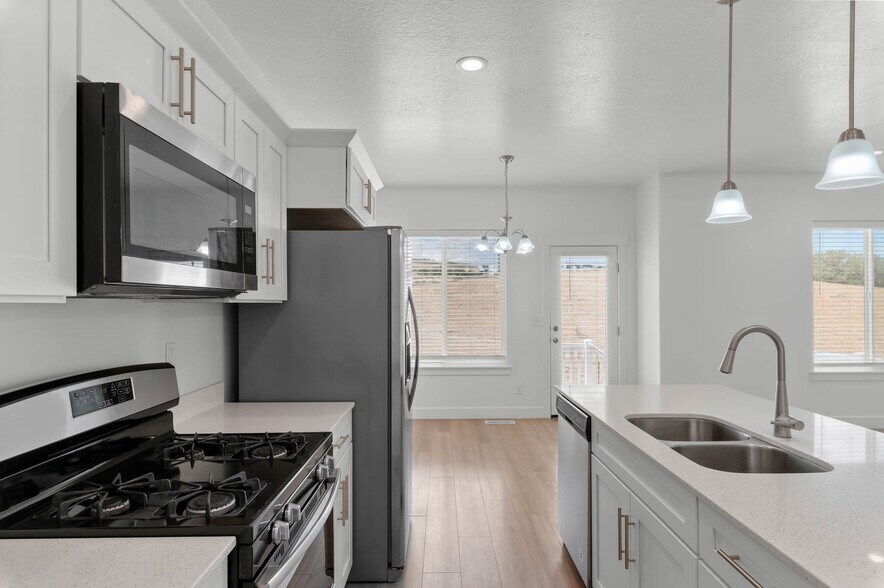 Building Photo - 16042 S Bodmin Way