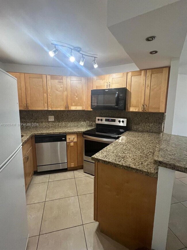 Building Photo - 8333 Lake Dr