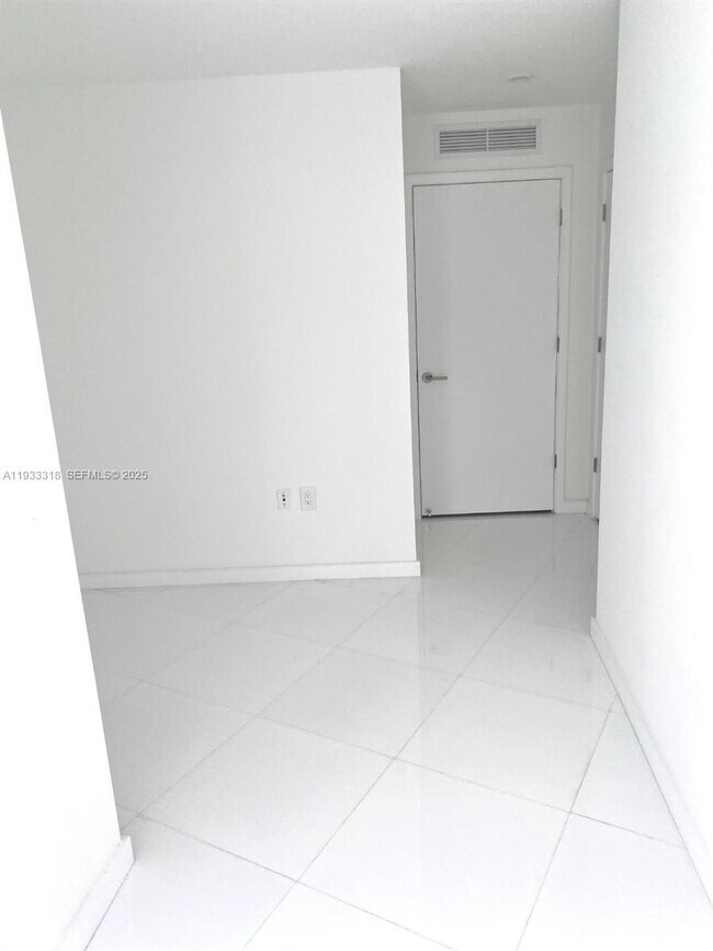 Building Photo - 851 NE 1st Ave