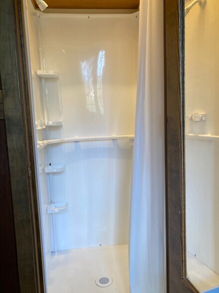 Shower - 1915 Logan Ave S
