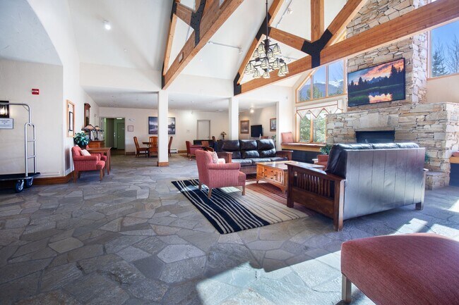 Building Photo - Evolve Real Estate: 6 Mos Lease Only Large Fully Furnished Condo Walking Distance to Keystone Vil...