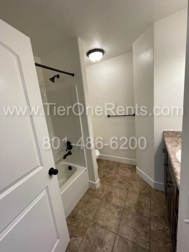 Building Photo - No deposit option for qualified renters