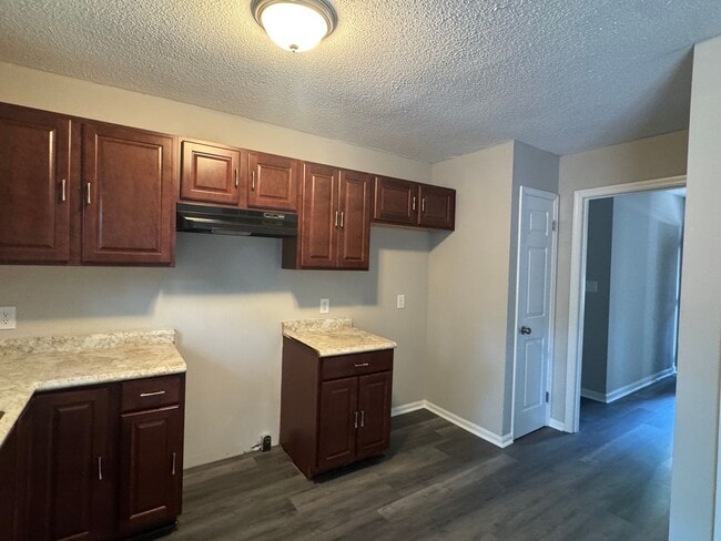 Building Photo - Gorgeous 3 bedroom home recently updated.