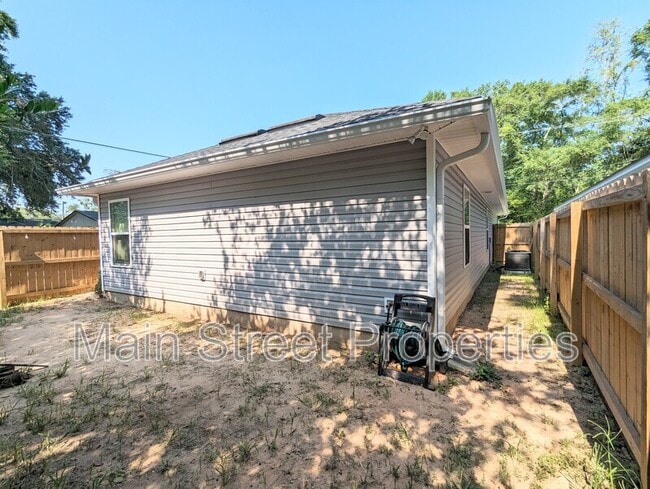 Building Photo - 8698 Doris Ave
