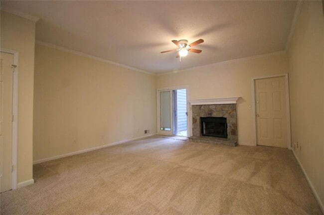 Building Photo - 4028 Elm St