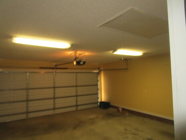 Building Photo - 601 Brushwood Dr