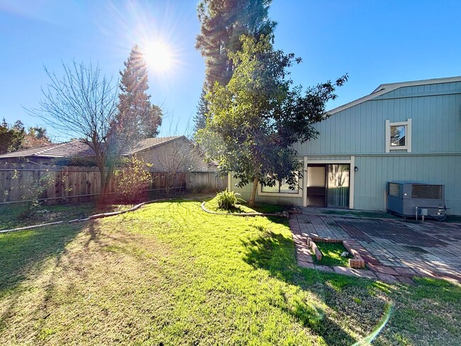 Building Photo - N. Merced: $2279 4 bedroom 2.5 bath home n...