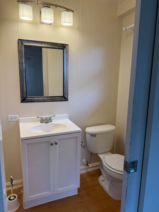 Building Photo - Spacious 3-Bedroom / 2-Bathroom Single-Family Home with Stunning Views – AVAILABLE NOW!