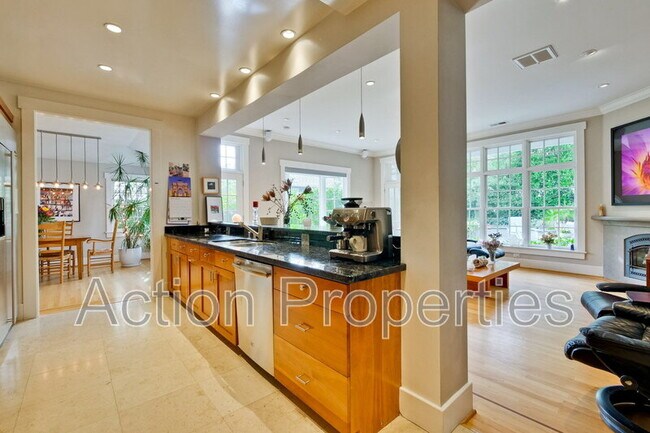 Building Photo - 714 Greer Rd