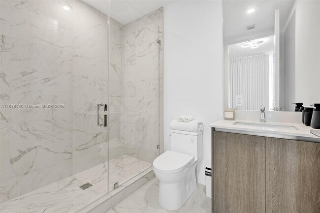 Building Photo - 17550 Collins Ave