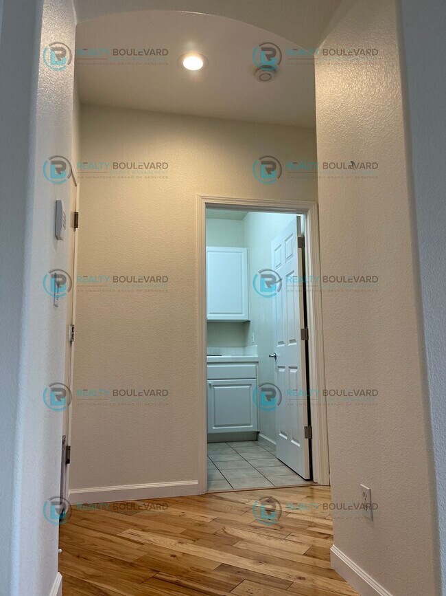 Building Photo - Beautiful 3 bedroom 2 bath house in Sommersett with access to Amenities-Including a clubhouse, re...