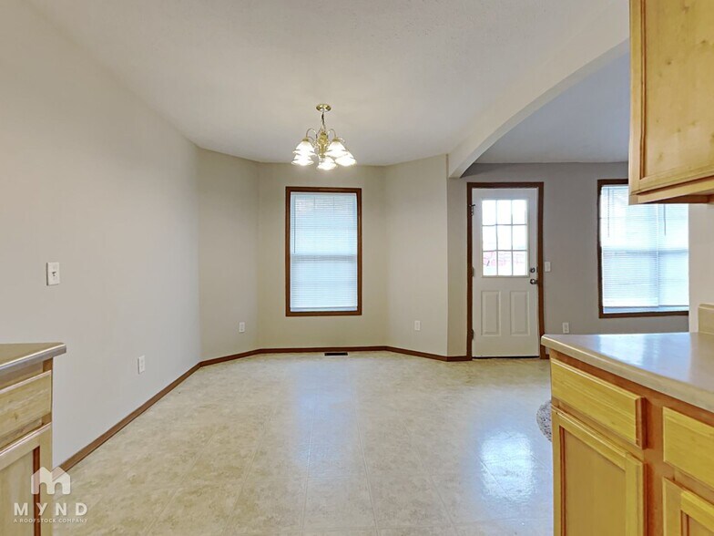 Building Photo - 429 N Century Ave