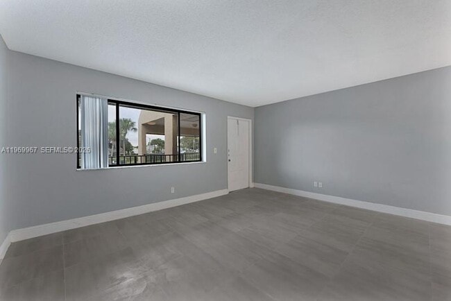 Building Photo - 1430 Meadows Cir W