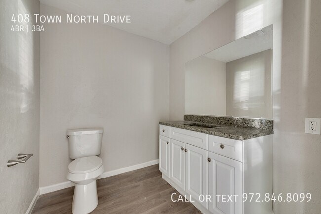 Building Photo - 408 Town N Dr