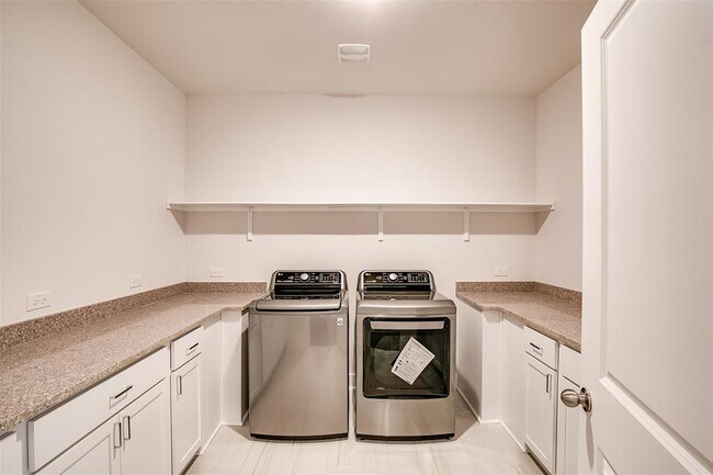 Building Photo - 2900 Miletto Dr