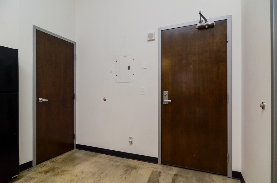 Building Photo - 350 St Peter St