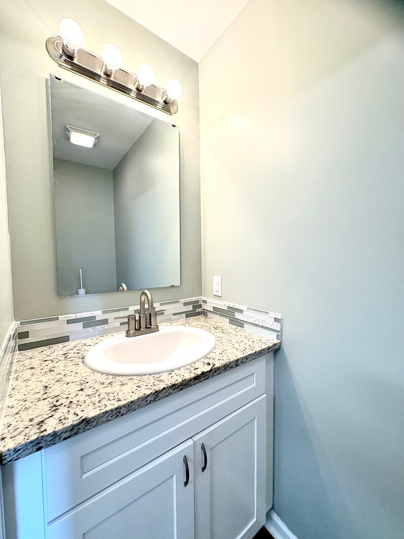 Building Photo - 1603 Dehart