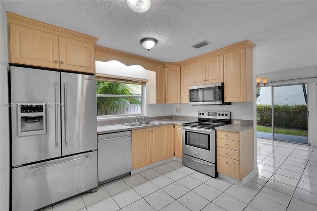 Building Photo - 815 NW 98th Ave