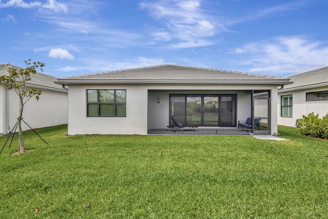 Building Photo - 12557 SW Rain River Dr