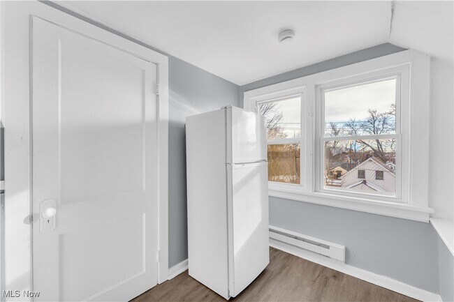 Building Photo - 14614 Glendale Ave