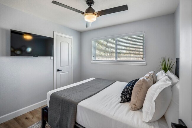 Building Photo - 3814 Seabrook St
