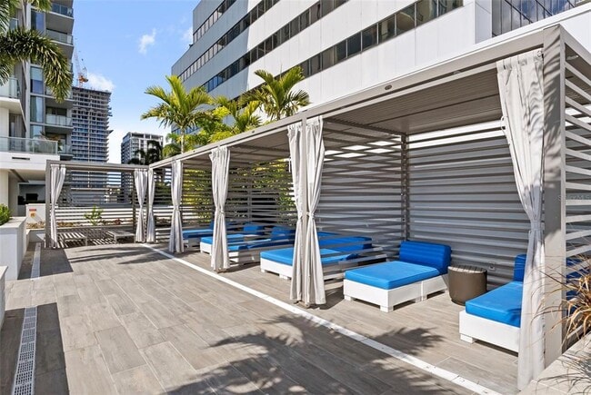 Building Photo - 301 1st St S