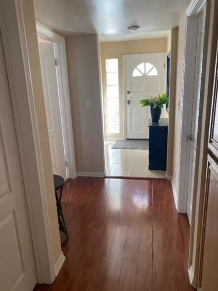 Building Photo - 212 N Catalina Ave