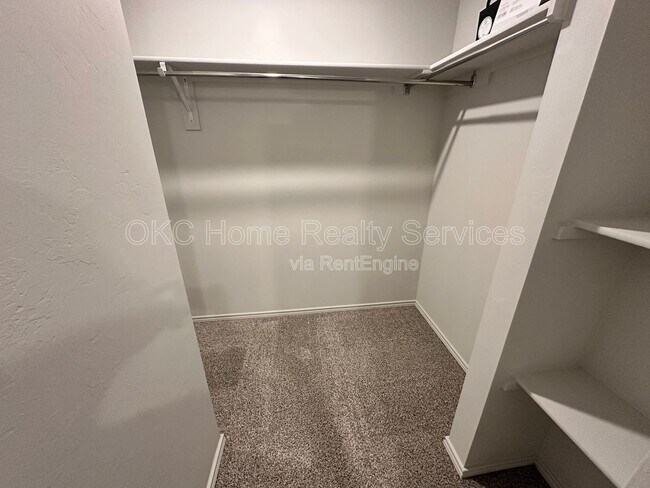 Building Photo - 618 NW 119th St