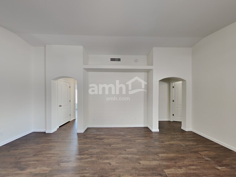Building Photo - 2256 E Monona Dr