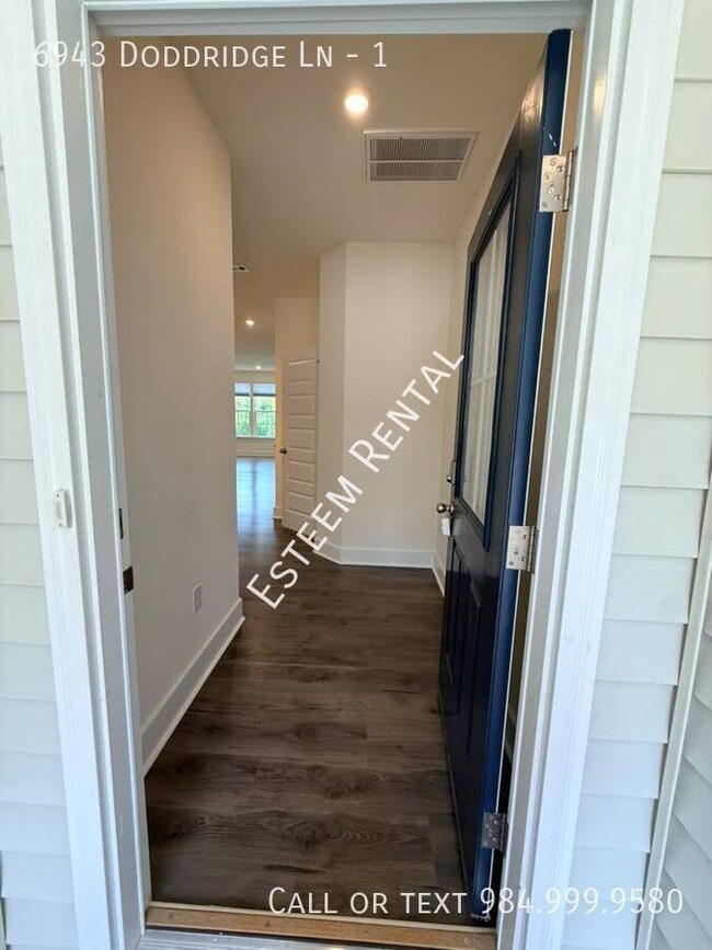 Building Photo - 6943 Doddridge Ln