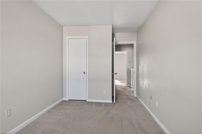 Building Photo - 226 Greenbrier Ave