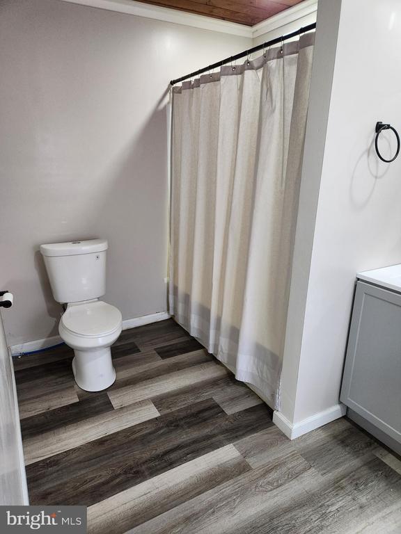 Building Photo - 9349 Valley Rd