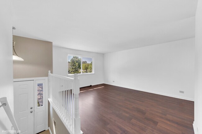Building Photo - 728 Boxwood Dr
