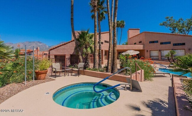 Building Photo - 5051 N Sabino Canyon Rd
