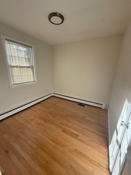 Building Photo - 111 19th St