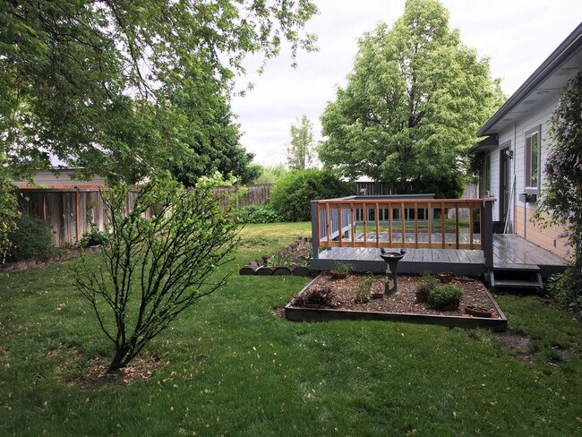 Building Photo - Great 3 bed 2 bath home in downtown Eagle.