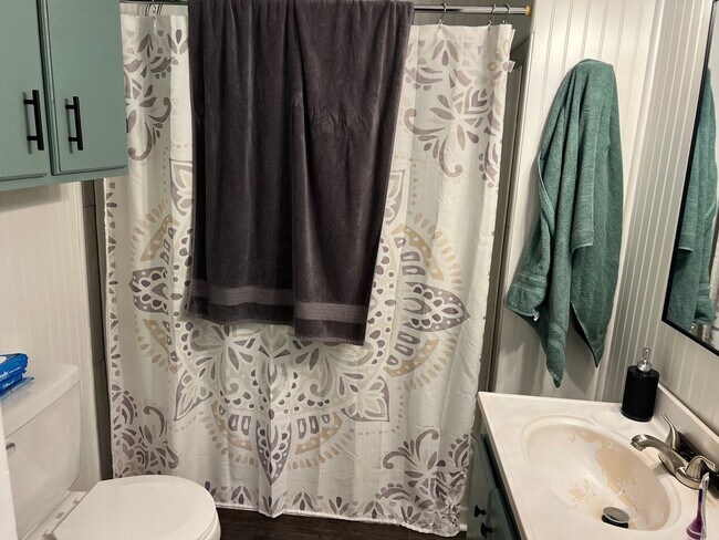 Building Photo - Comfort and Convenience : 3 Bedroom 2 Bath...