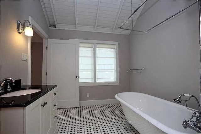 Building Photo - 5715 Ellsworth Ave