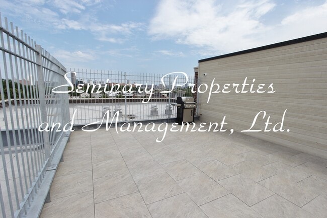 Building Photo - 3647 N Southport Ave