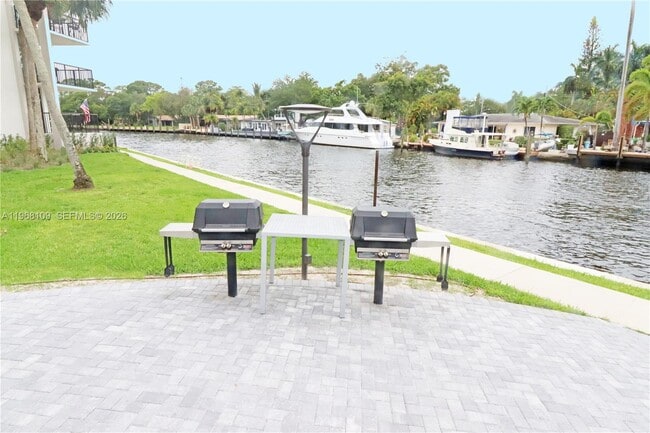 Building Photo - 1301 River Reach Dr