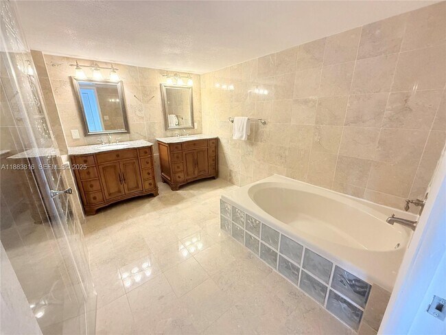 Building Photo - 2751 S Ocean Dr